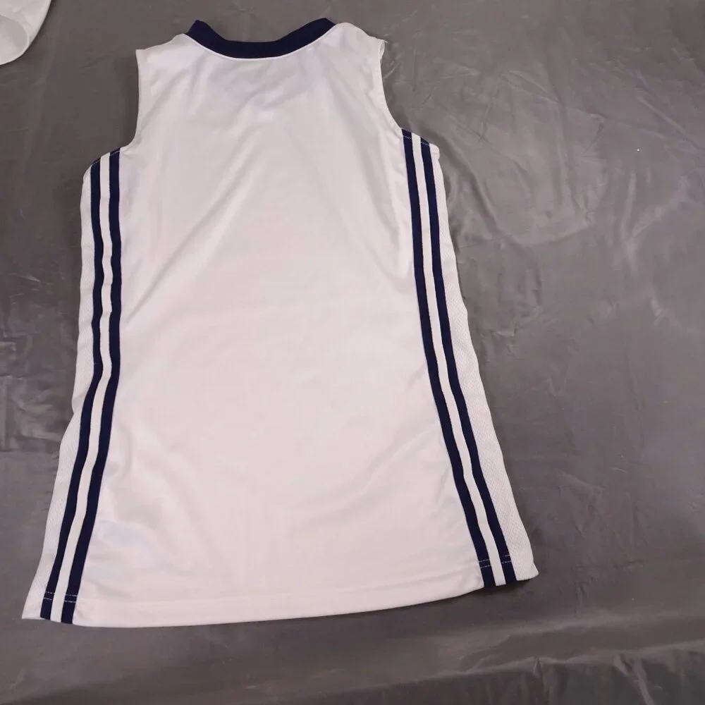 NIKE, Youth baseline‎ jersey basketball tank top. White/Blue. Youth Large